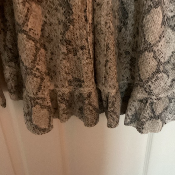 Maurice’s Gray and White Duster - Picture 2 of 6